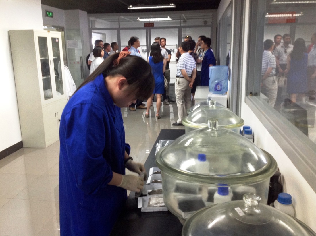 Посещение лабораторных помещений компании SGS, Пекин, КНР.