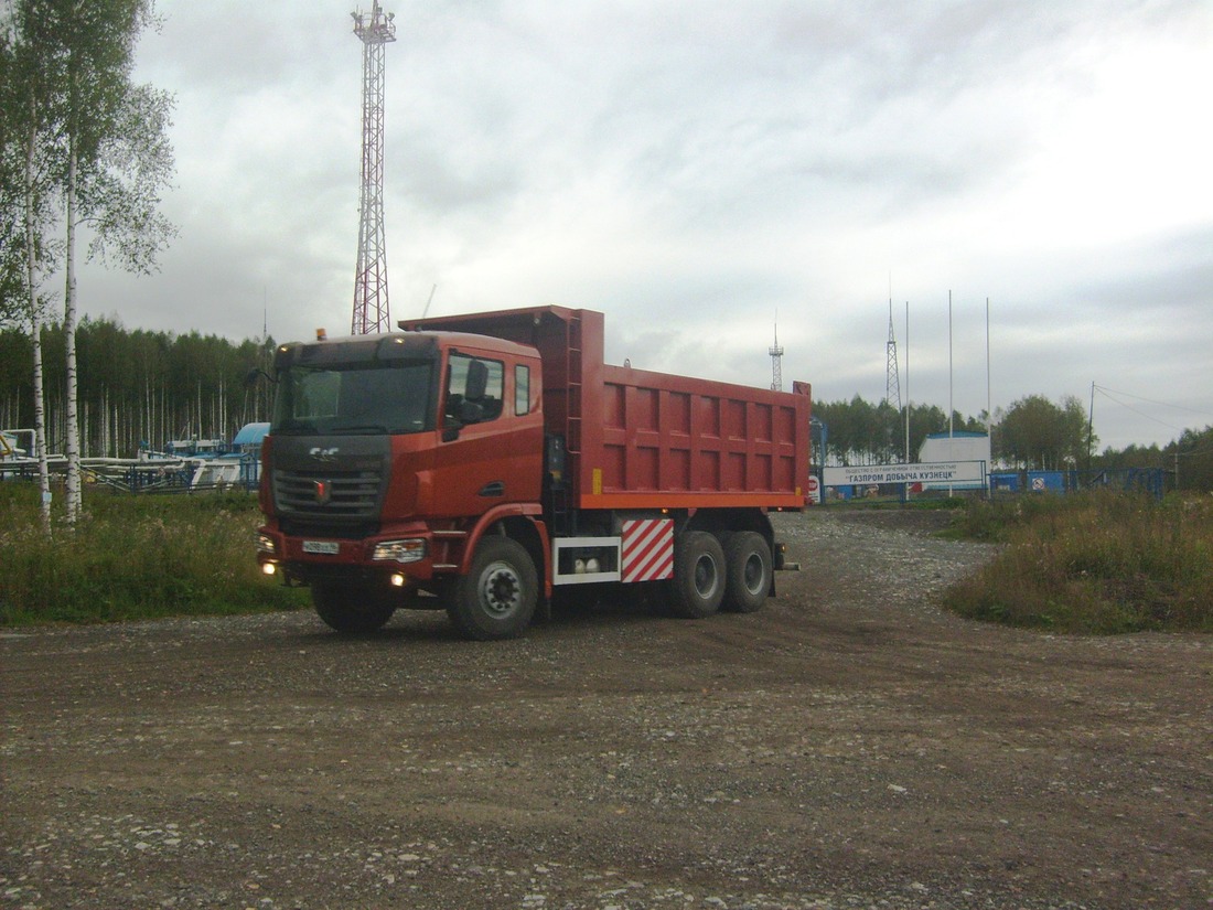 Первый в Кузбассе самосвал с газовым двигателем китайской компанией «C&C Trucks». Талдинский метаноугольный промысел.