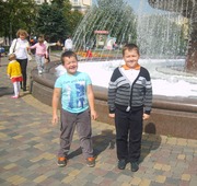 Арсений и Лев Желдаковы на Театральной площади