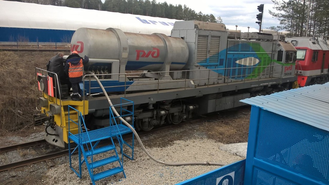 Заправка локомотива сжиженным природным газом на ГРС-4 ООО «Газпром трансгаз Екатеринбург»
