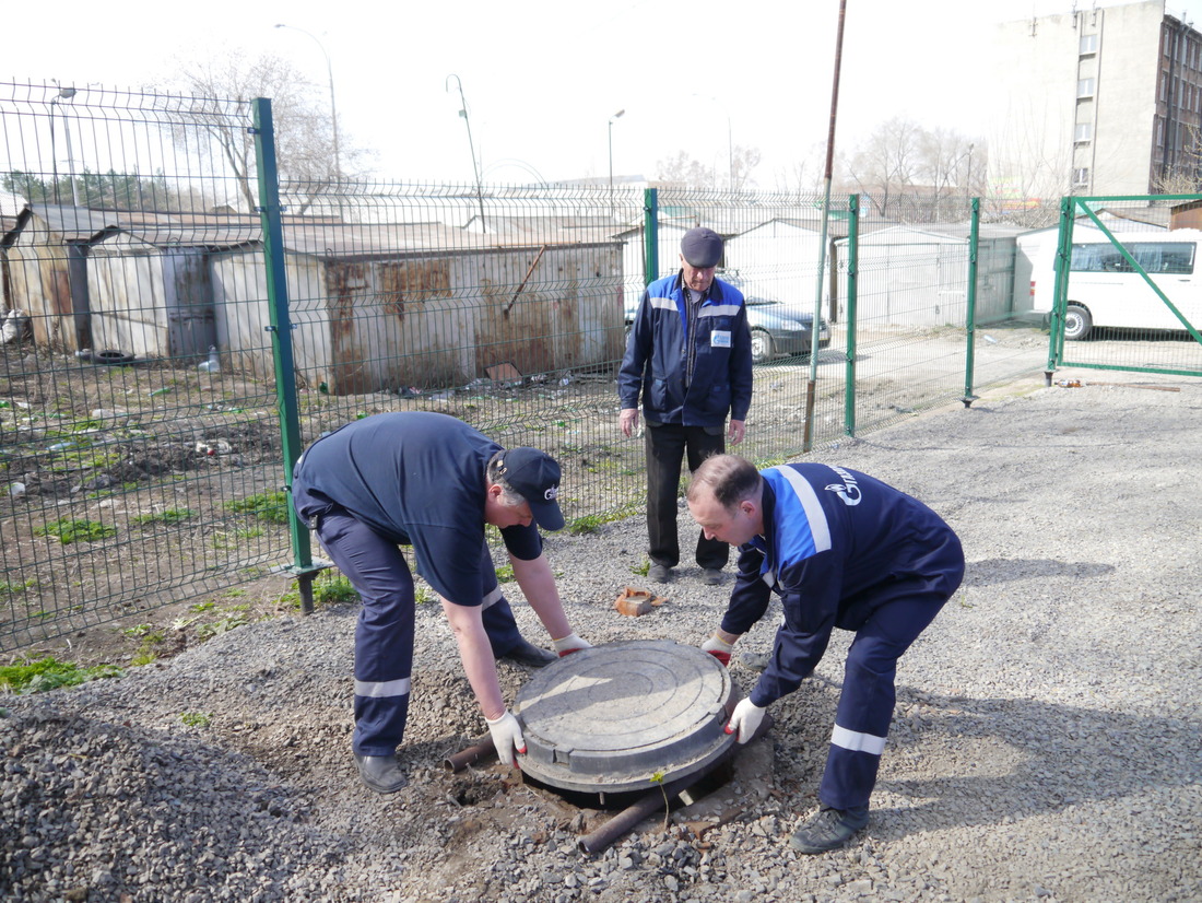 Ремонт городской территории под силу только крепким ребятам