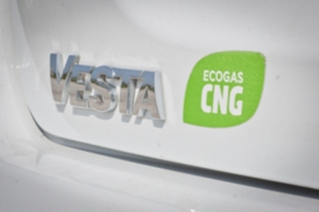 Первая из новой линейки: тест-драйв LADA Vesta CNG на метановом топливе
