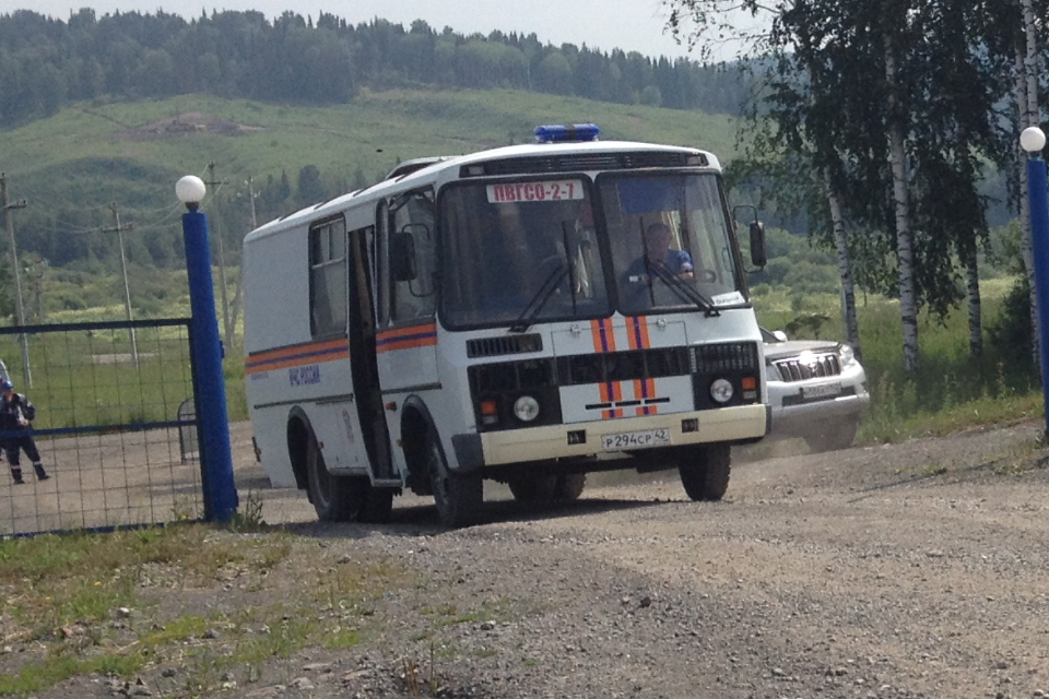 На территорию УППГ прибывают бойцы ВГСЧ