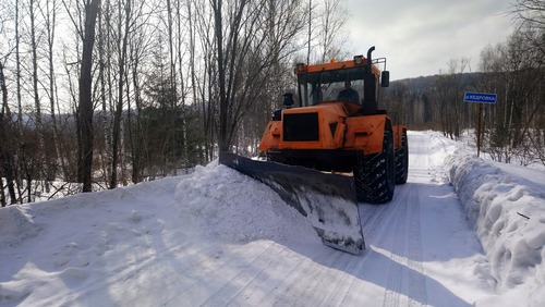 Очистка от снега дороги на поселок Усть-Нарык