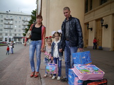Комарковы Дарья и Екатерина с родителями