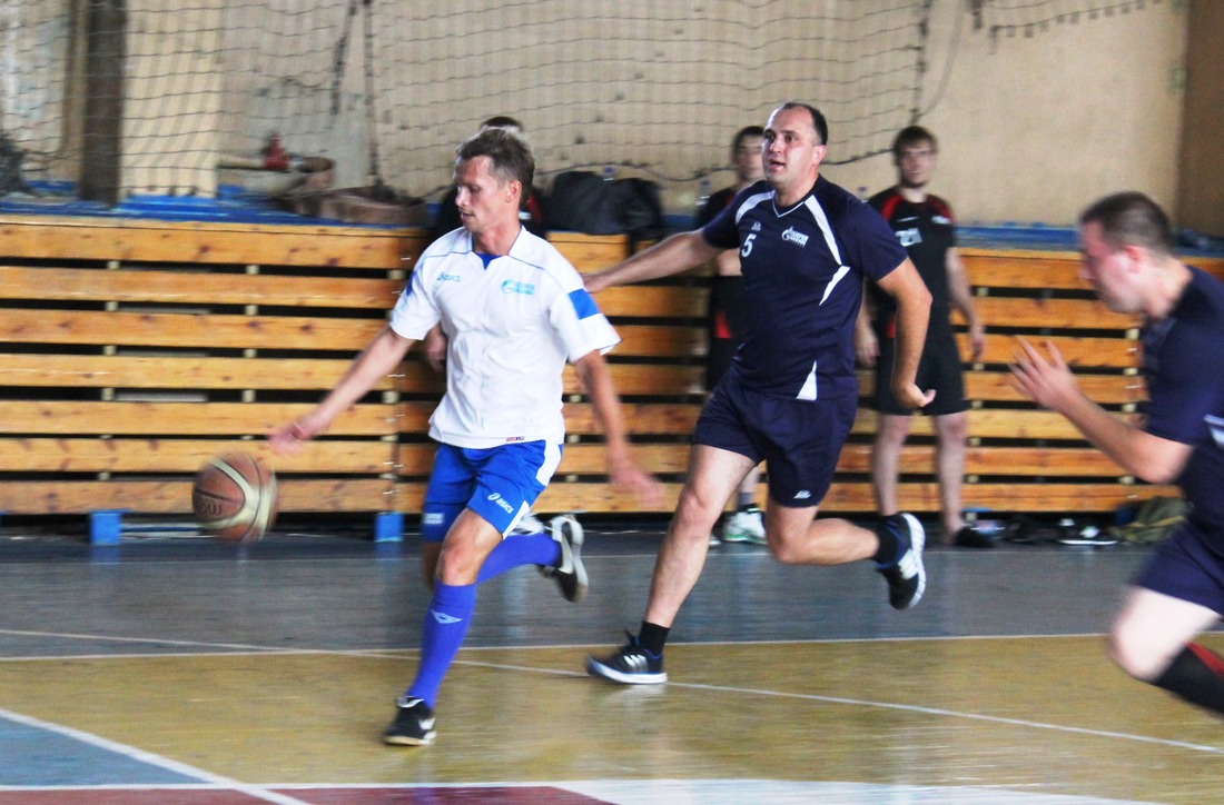 Дмитрий Проничев — главный нападающий и в баскетболе и в футболе